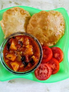 #જોડી બટાકાનું શાક(વરાનું શાક) અને પુરી રેસીપી મુખ્ય ફોટો