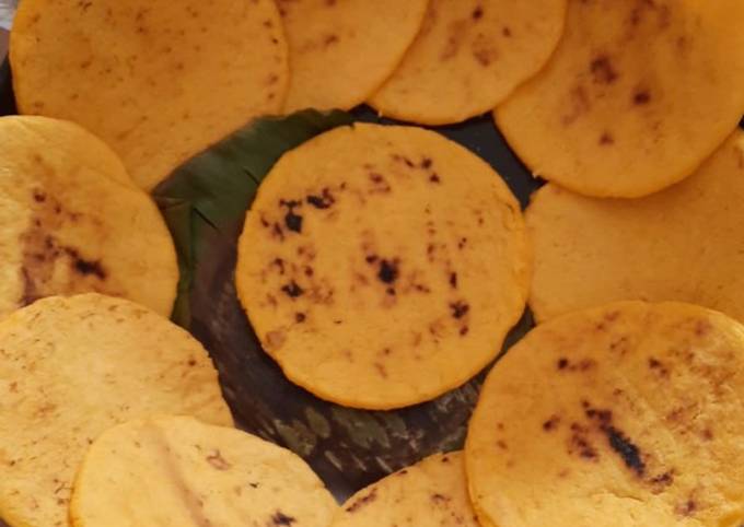 Arepas de maíz amarillo Receta de Agripina picó Cookpad