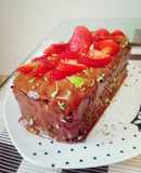 Torta tipo Brownie con Fresa y Arequipe