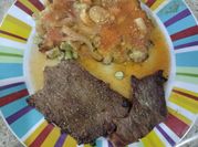 Una foto de huevo con ejotes en salsa