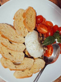 Foto de Burrata com Cogumelos e Tomate