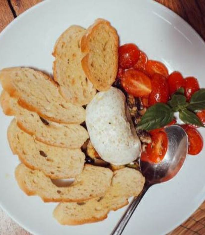 Foto de Burrata com Cogumelos e Tomate