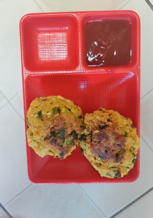 પૌંઆ કૅપ્સીકમ અને પનીર ની કટલેટ (Poha Capsicum Paneer Cutlet Recipe In Gujarati) રેસીપી મુખ્ય ફોટો
