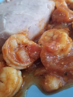 Una foto de Camarones a la criolla con majado de yautia