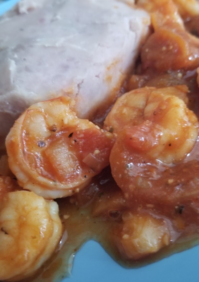 Una foto de Camarones a la criolla con majado de yautia