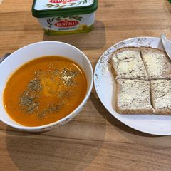 A picture of Roasted Tomatoes and Pepper Soup.