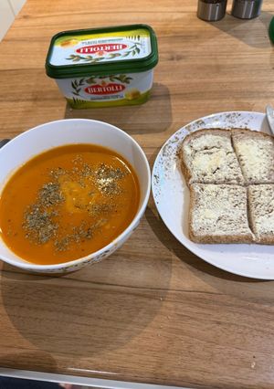 A picture of Roasted Tomatoes and Pepper Soup.
