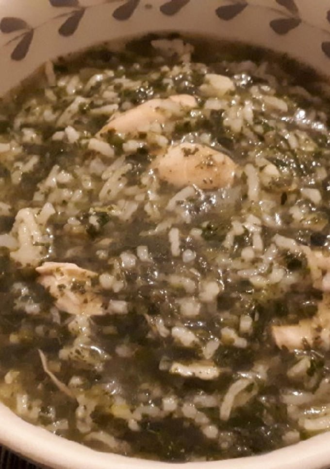 Una foto de Molokhia (sopa egipcia)