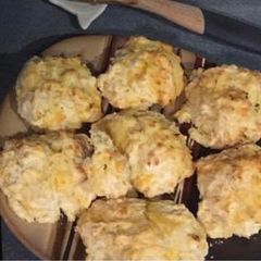 A picture of Just Like “Red Lobster” cheddar biscuits.