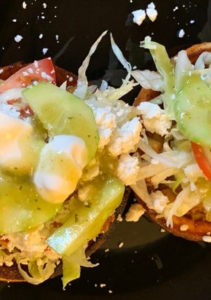 Una foto de Sopes enchiladas