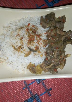 A picture of Intestine pepper soup and white Rice.