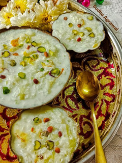 लौकी की खीर (फलाहारी) (Lauki ki kheer / falahari recipe in hindi) रेसिपी मुख्य फोटो