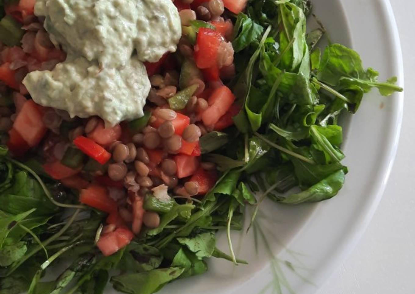 Ensalada de Lentejas, con rúcula y tomate🍅. Aderezo casero 🥑
