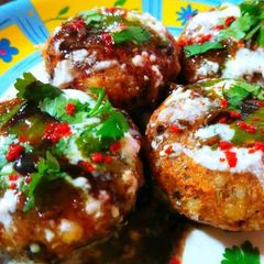 A picture of Sabudana Vada Chaat.