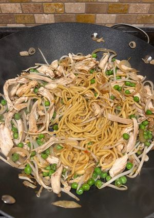 A picture of Chicken Chow Mein.