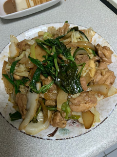 塔香沙茶雞腿拌炒高麗菜 的食譜成品照片