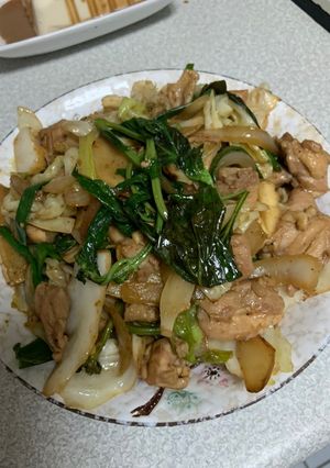 塔香沙茶雞腿拌炒高麗菜 的食譜成品照片