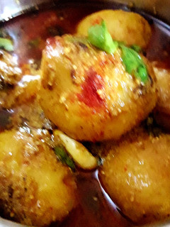 काश्मीरी दम आलू(Kashmiri dum aloo recipe in Hindi) रेसिपी मुख्य फोटो