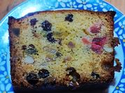 Una foto de budín de cerezas