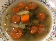 Una foto de sopa de verdura