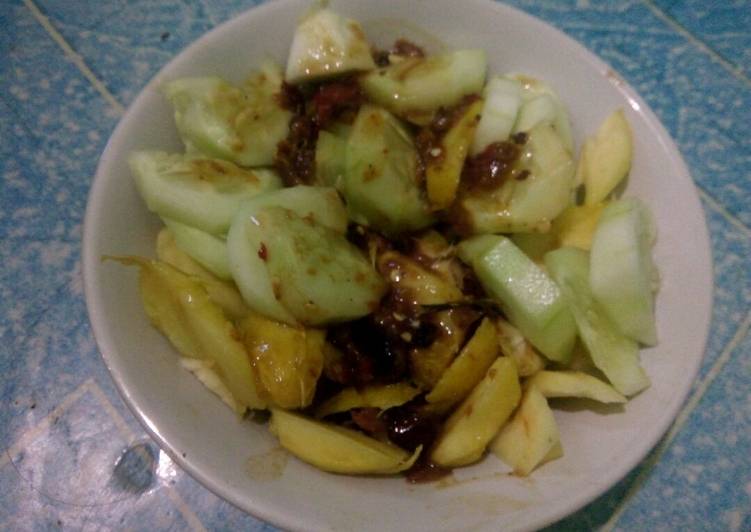 Rujak buah manis asam jeruk nipis