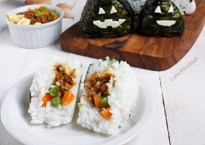 Onigiri Isi Ayam Kecap