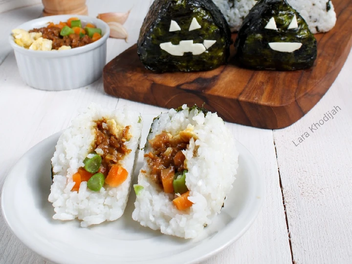 Langkah Gampang Membuat Resep  Onigiri Isi Ayam Kecap yang Menggugah Selera, Lezat