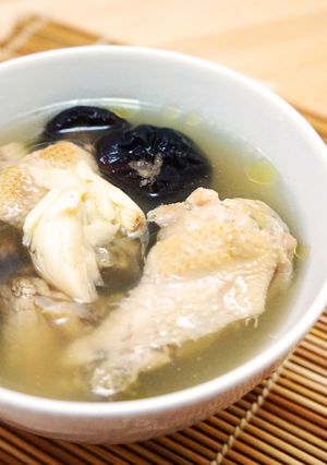香菇蒜頭雞湯 的食譜成品照片