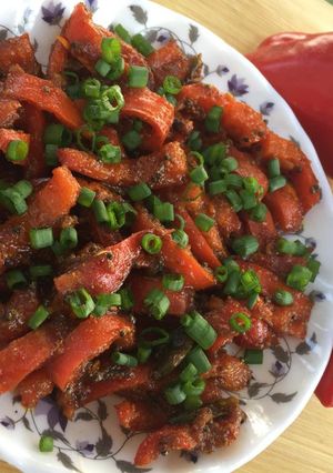 ताजी लाल मिर्च की सब्जी (Taazi lal mirch ki sabzi recipe in Hindi) रेसिपी मुख्य फोटो