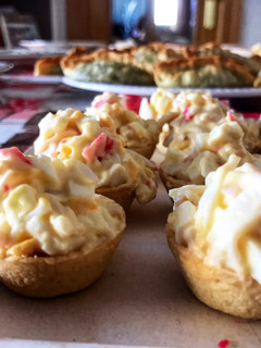 Una foto de Canapés de huevo y cangrejo