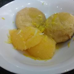 A picture of Mandarin sorbet, Vanilla biscuit with apple syrup and lemon zest.