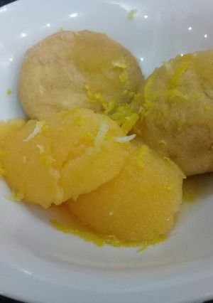 A picture of Mandarin sorbet, Vanilla biscuit with apple syrup and lemon zest.