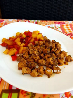 Una foto de Lomo al ajillo con patatas y pimientos