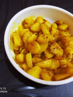 आलू भुजिया (aloo bhujia recipe in Hindi) रेसिपी मुख्य फोटो