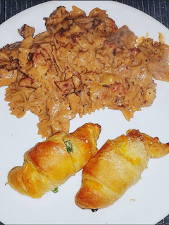 A picture of Chicken & Bacon Pasta.