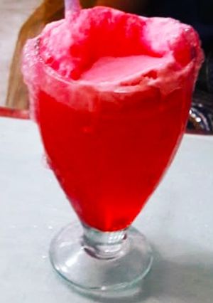 A picture of Cranberry and lemon drink.