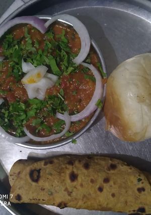 पाव भाजी (Pav bhaji recipe in Hindi) रेसिपी मुख्य फोटो
