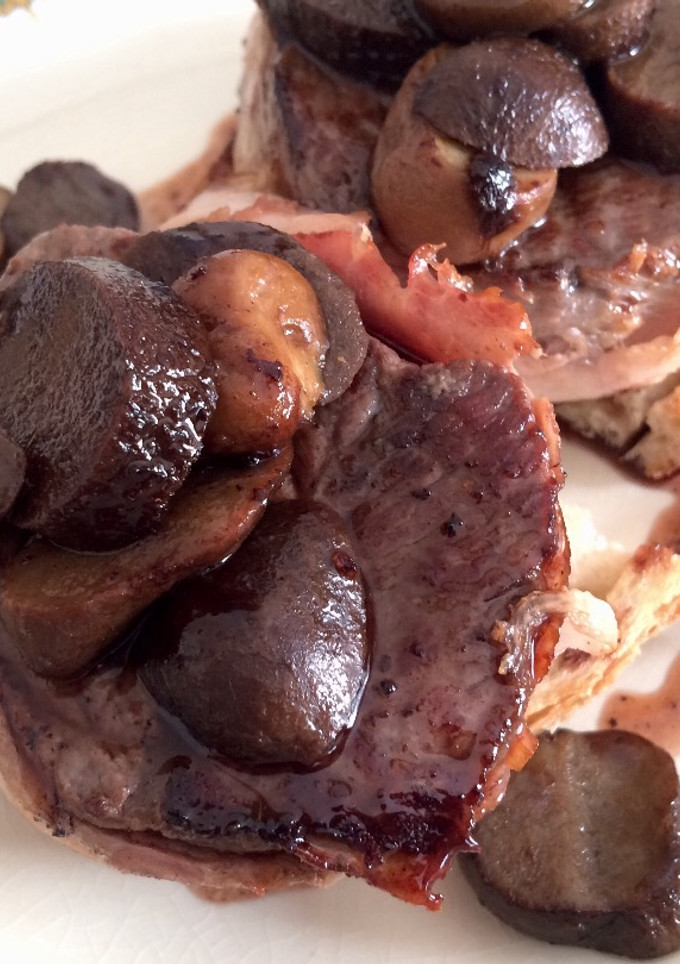 Una foto de Recetas para pareja: Tournedos con trufas y reducción de oporto