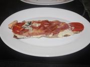 Una foto de filetes de trucha