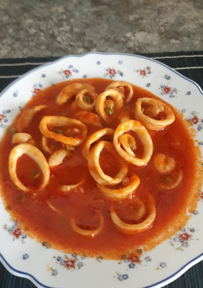 Una foto de Anillas de calamar en salsa de pimientos de piquillo en olla GM