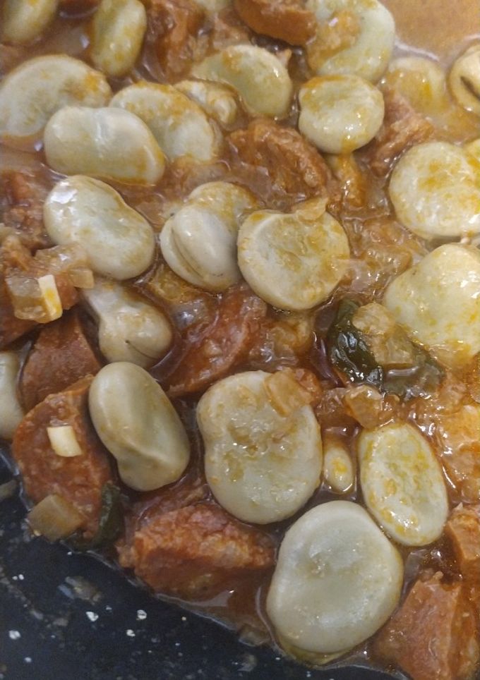 Una foto de Habas frescas guisadas con chorizo