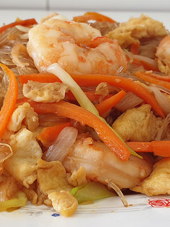 Una foto de Fideos Chinos Fritos Tres Delicias