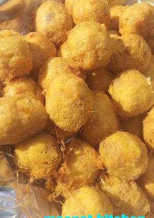A picture of Yam balls.
