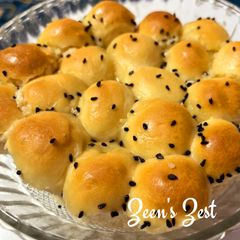 A picture of Honeycomb Bread with Amul.