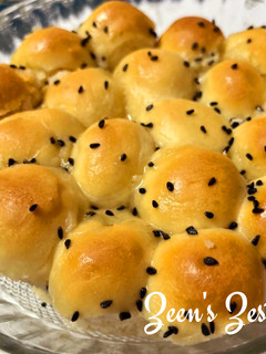 A picture of Honeycomb Bread with Amul.