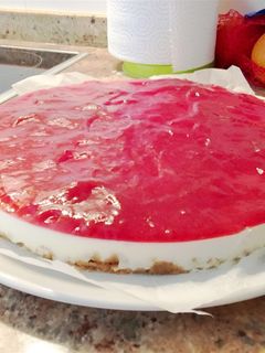 Una foto de Tarta de queso y mermelada de fresas