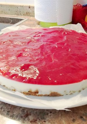 Una foto de Tarta de queso y mermelada de fresas