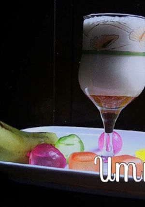 A picture of Banana and coconut smoothie.