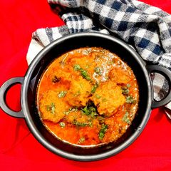 A picture of Lotus stem kofta curry.