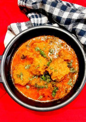 A picture of Lotus stem kofta curry.
